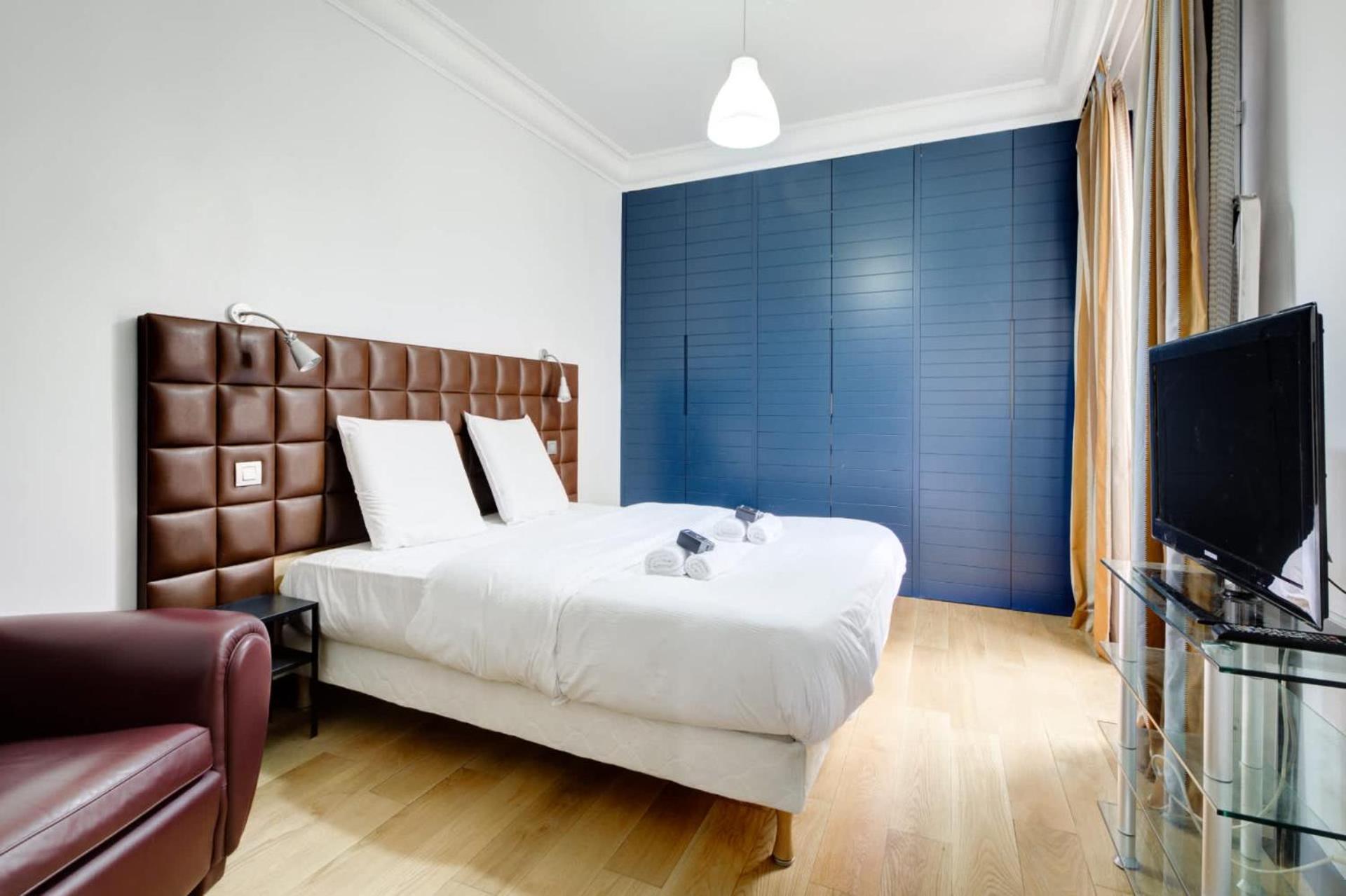 Moderne Avec Cuisine Equipee Et Balcon Parigi