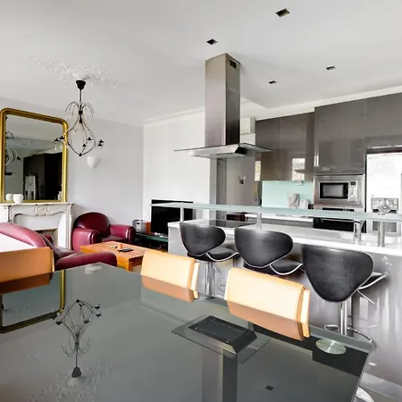 Appartamento Moderne Avec Cuisine Equipee Et Balcon Parigi