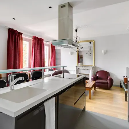 Moderne Avec Cuisine Equipee Et Balcon * Parigi